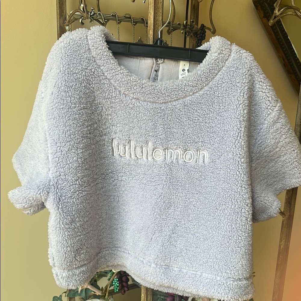 lululemon athletica lavender Crew Neck , short sleeve,thick fleece Sweater